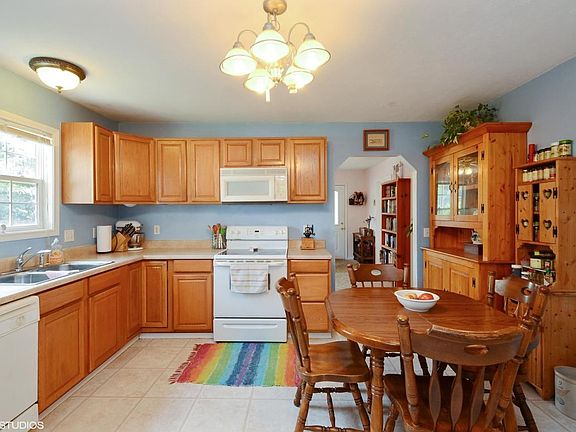 05_2006TravisAve_92_KitchenDiningRoom_Hi