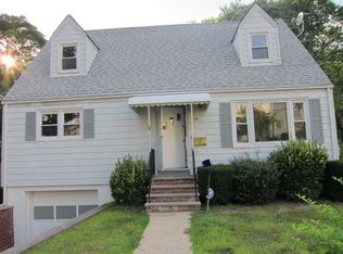 40 White Stone Pl, New Rochelle, NY 10801