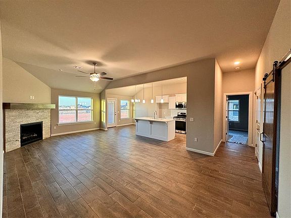 4th image of 4002 Lynford Ln