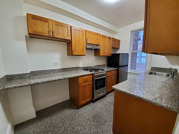 5th image of 142 McAllister St #108