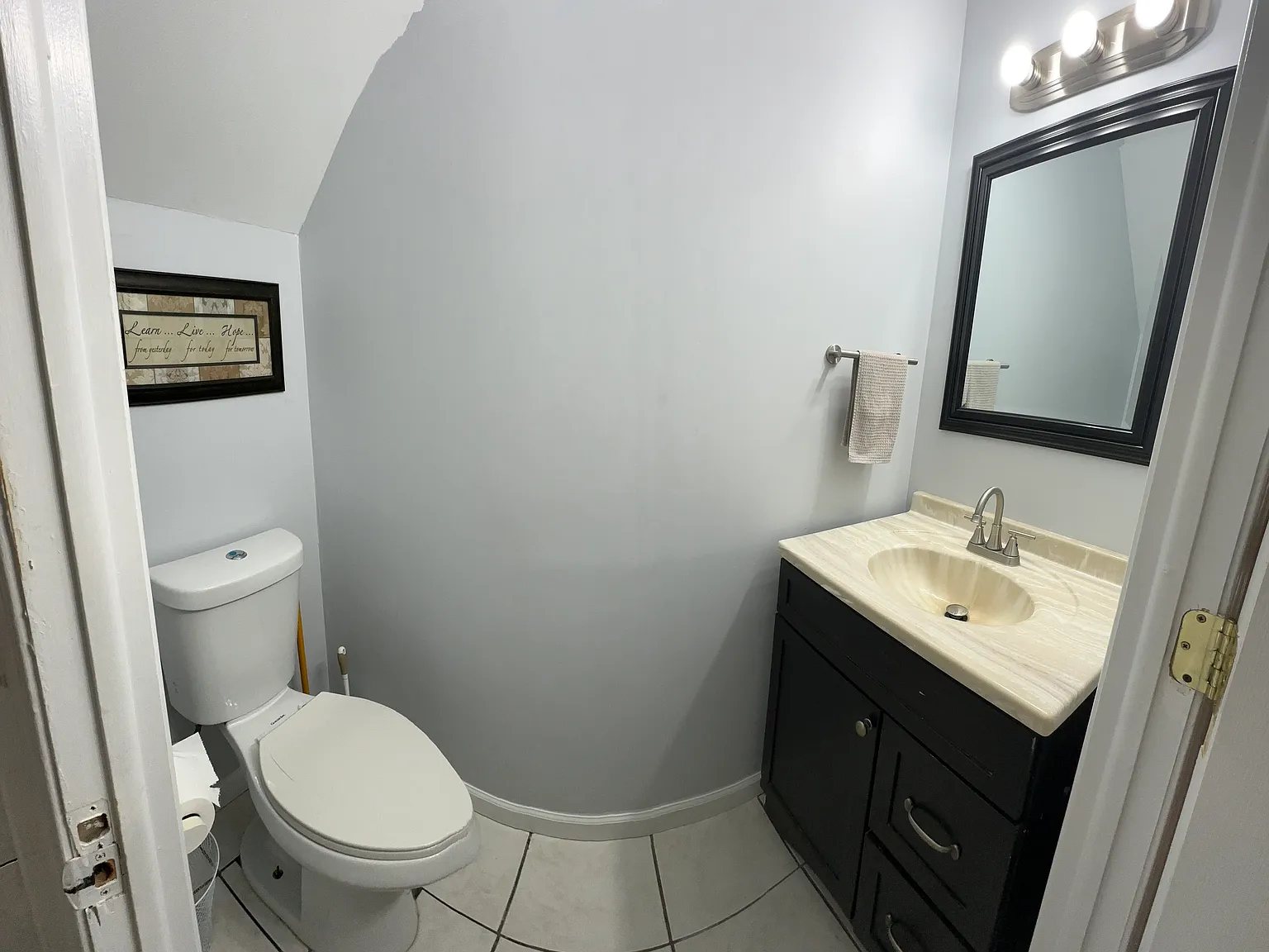 3 bed, 1.5 bath, 1620 sqft, $3,200 — Photo 3