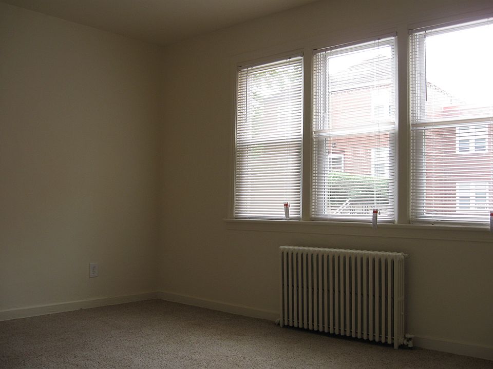2nd image of 619 Southcrest Dr APT 18