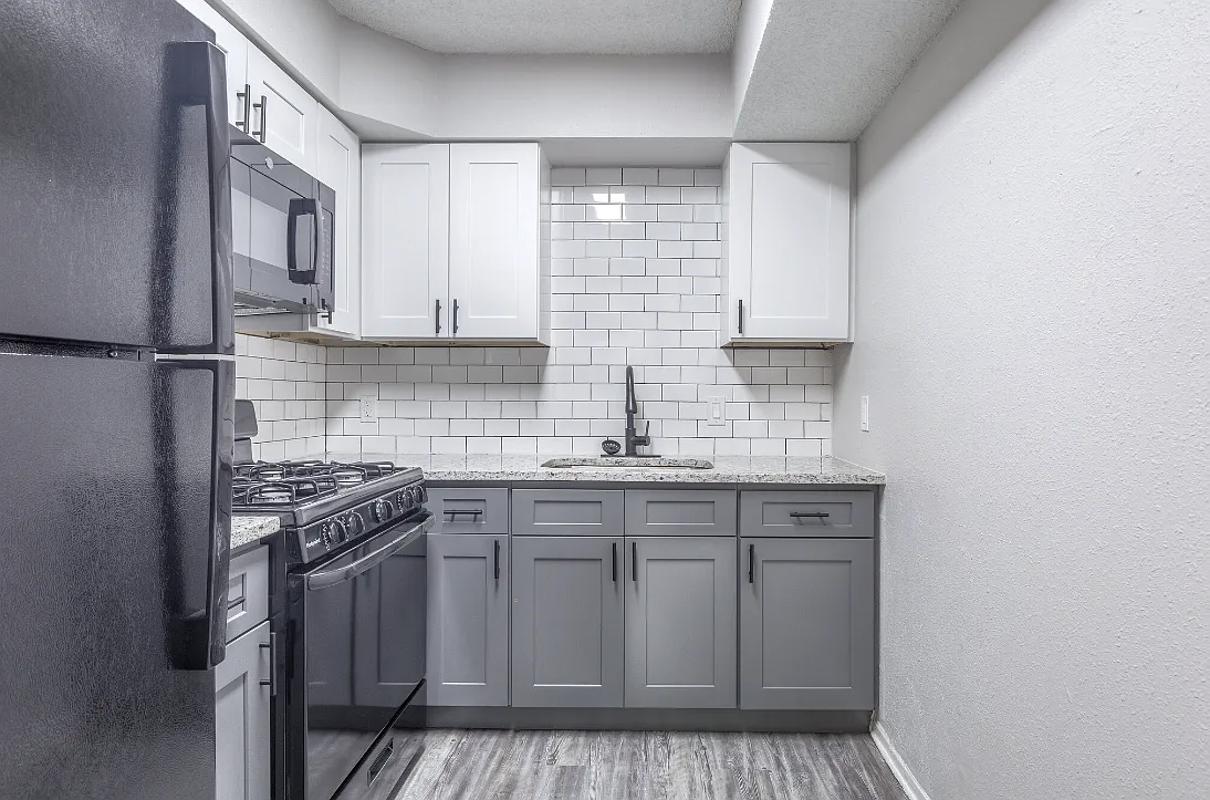Saddlestone Apartments — Photo 1