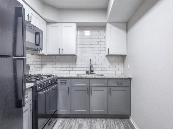 Saddlestone Apartments