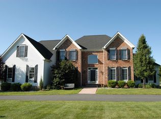 5 Cornerstone Ln, Whitehouse Station, NJ 08889