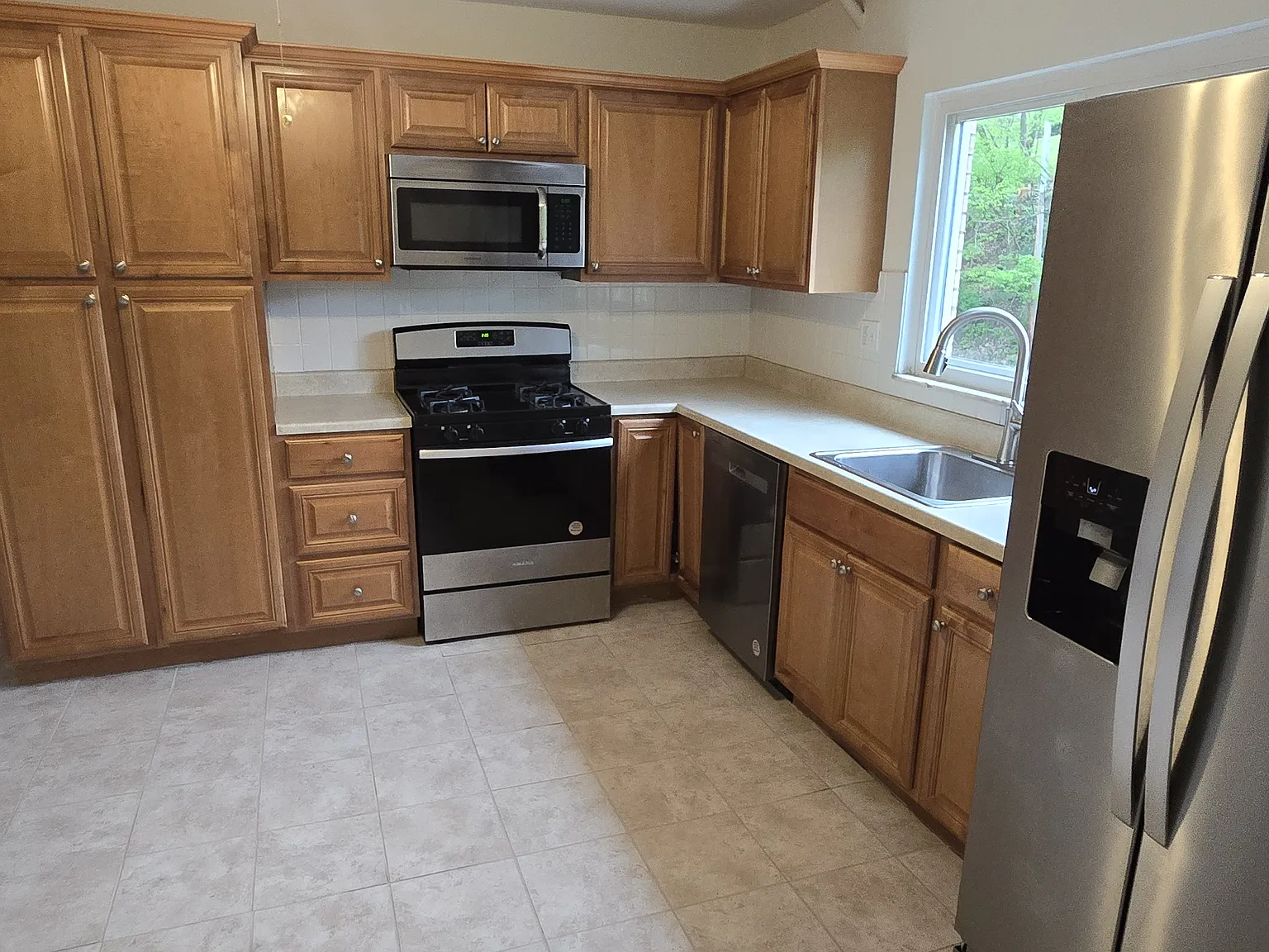 3 bed, 1500 sqft, $1,600 — Photo 3