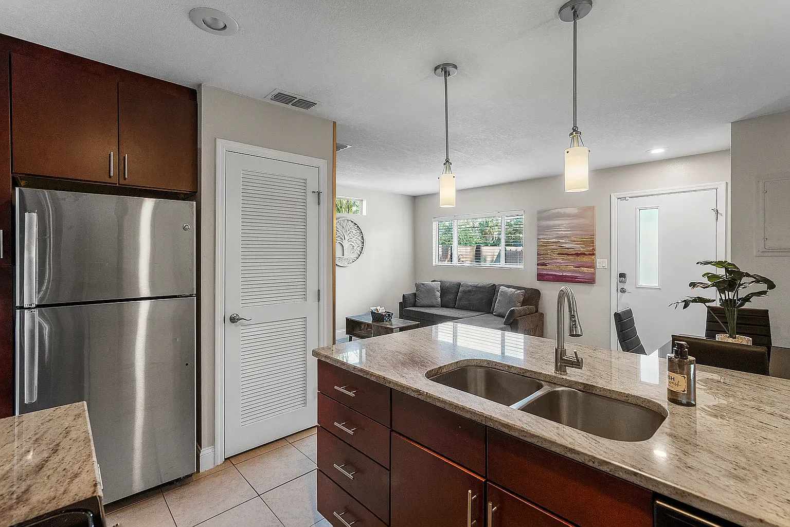 1 bed, 700 sqft, $1,700 — Photo 4