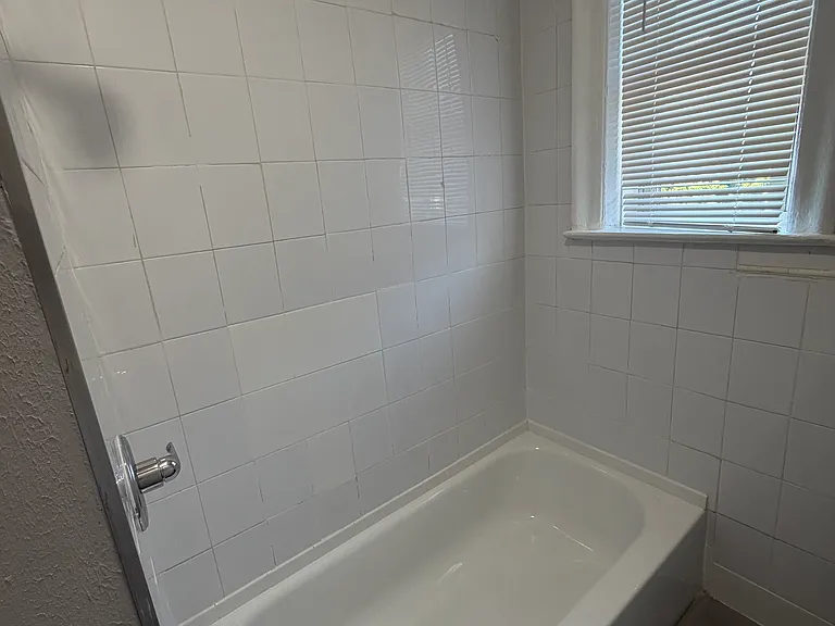 9 Bentley Ave #15D — Photo 10
