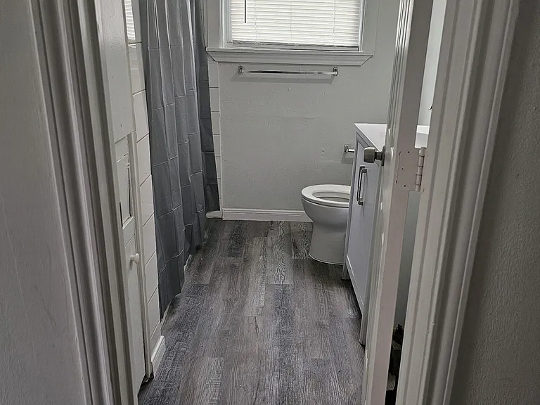 5631 1/2 Eskridge St #5631-1/2 — Photo 3