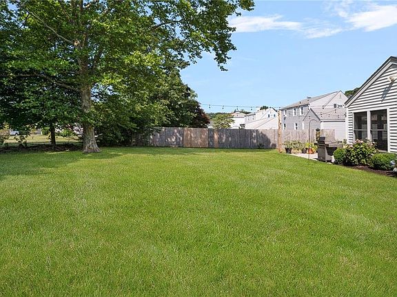 5th image of 165 Garden City Dr