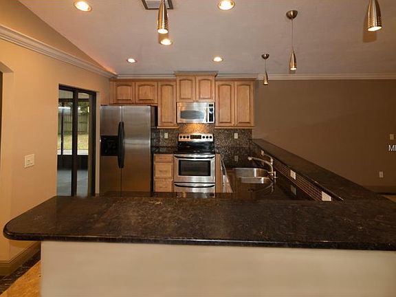 5th image of 756 Sandy Creek Dr