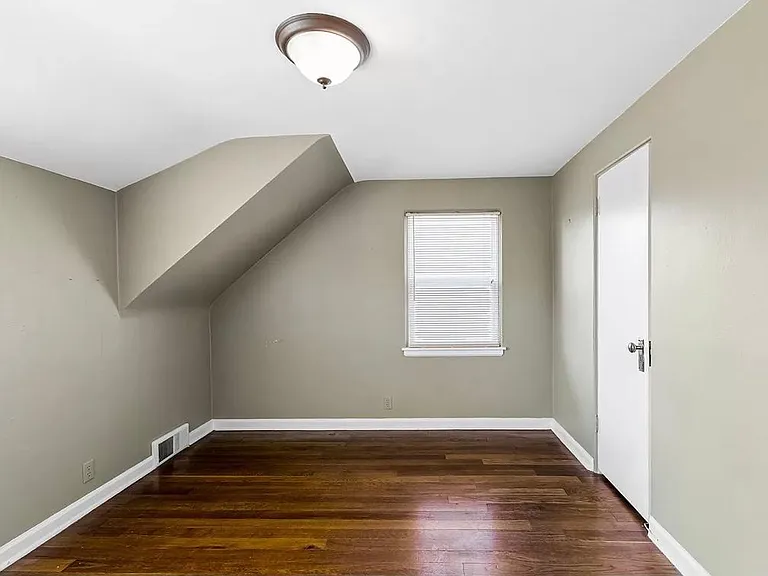 1446 Longfellow Ave — Photo 2