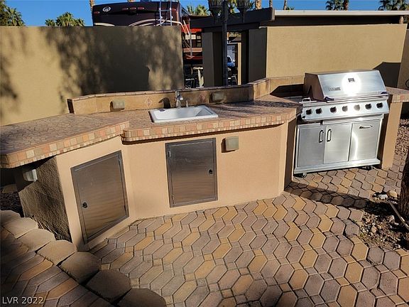 5th image of 8175 Arville St #128
