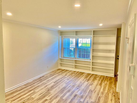 5th image of 4648 Old Lantern Way