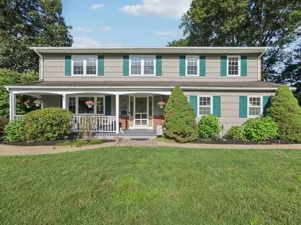 1 Martha Lane, Pearl River, NY 10965