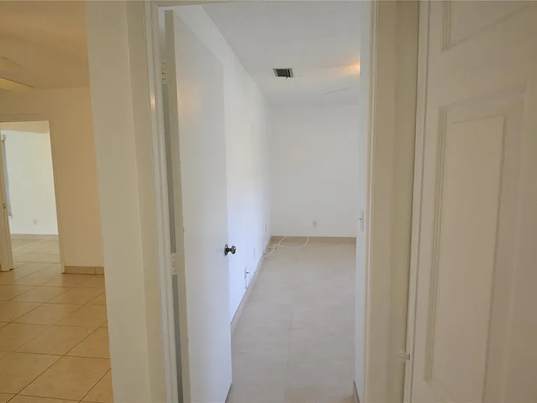 2357 White Oak Cir — Photo 12