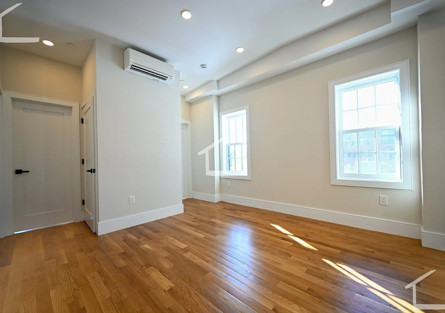 3 bed, 2.0 bath, 1200 sqft, $6,750 — Photo 2