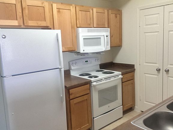 3rd image of 5650 N Lycee Ct