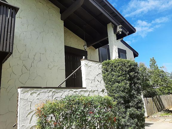 2nd image of 2901 Merriam Ln