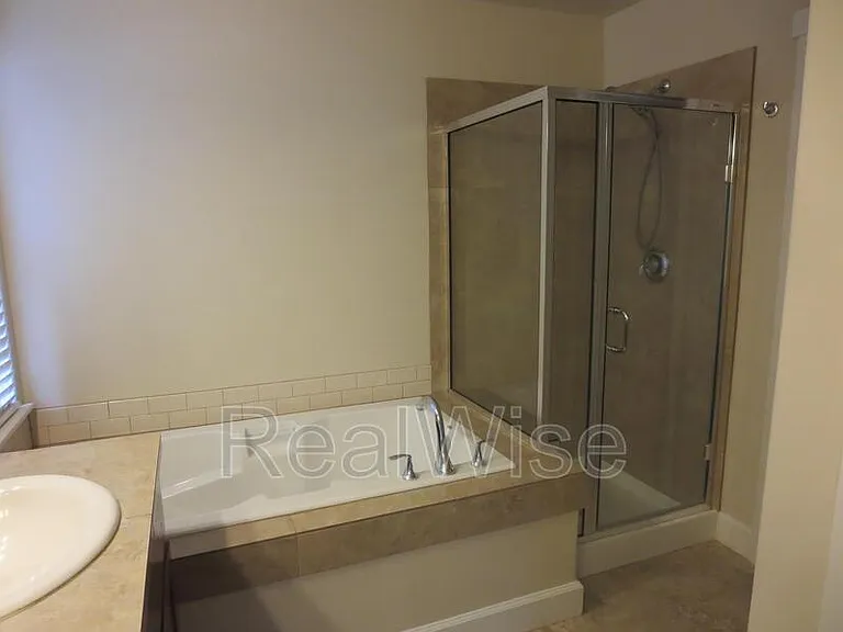 3006 NE Red Oak Dr — Photo 14