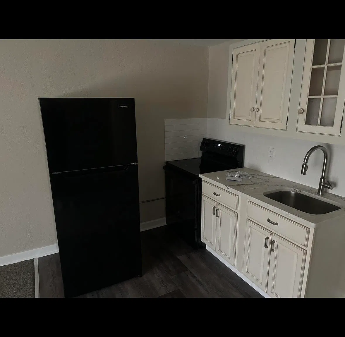 2 bed, 800 sqft, $1,300 — Photo 2