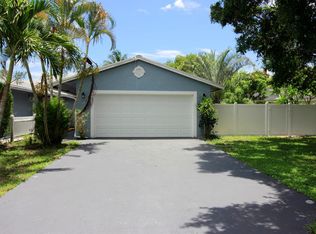 134 Sparrow Dr APT B, Royal Palm Beach, FL 33411