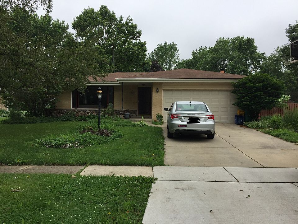 Street view-wide driveway 
