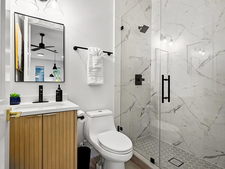210 W Columbus Dr #3 — Photo 10