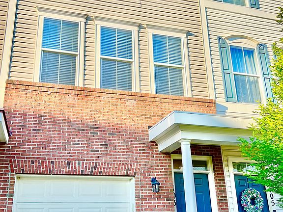 3rd image of 103 Woodstream Cir