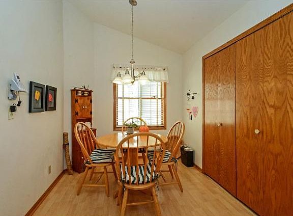 5th image of 2187 Woodlynn Ave