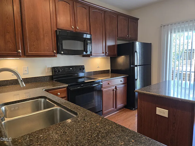 329 Kinellan Ln — Photo 6