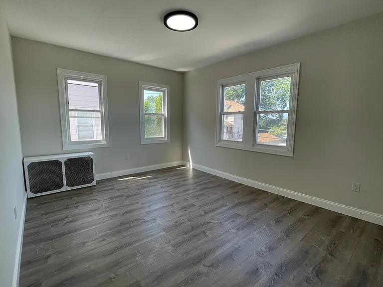 17 Conover Ave #2R — Photo 4