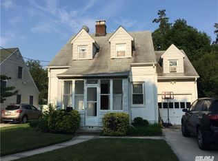 1890 Rockville Dr, Baldwin, NY 11510