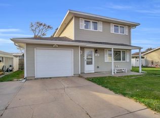 1305 Freedom Ln, Lexington, NE 68850