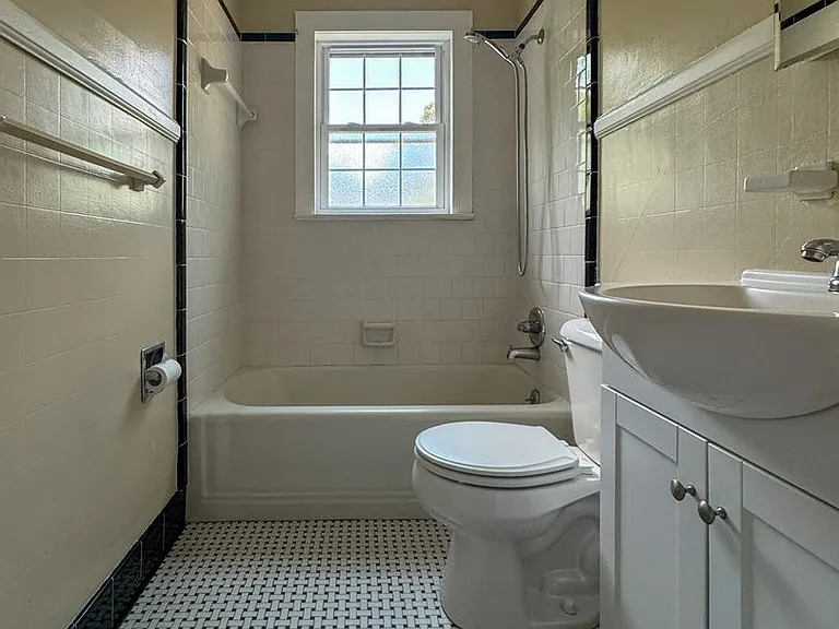 512 1/2 Westmont Dr — Photo 18