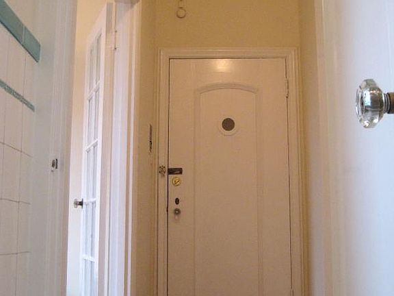 3rd image of 1850 Clay St APT 504