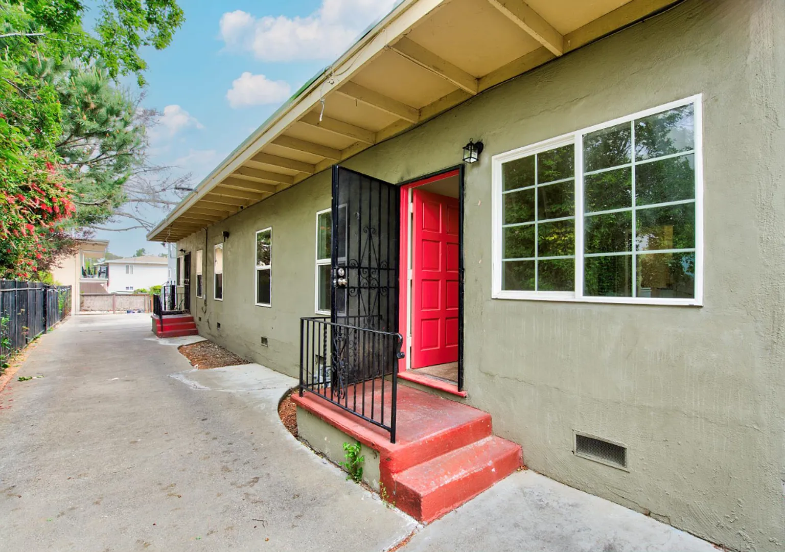 Spacious & Freshly Updated 3-Bedroom, 2-Bathroom Oakland Home | Off-Street Parking & Paid Utilities — Photo 2