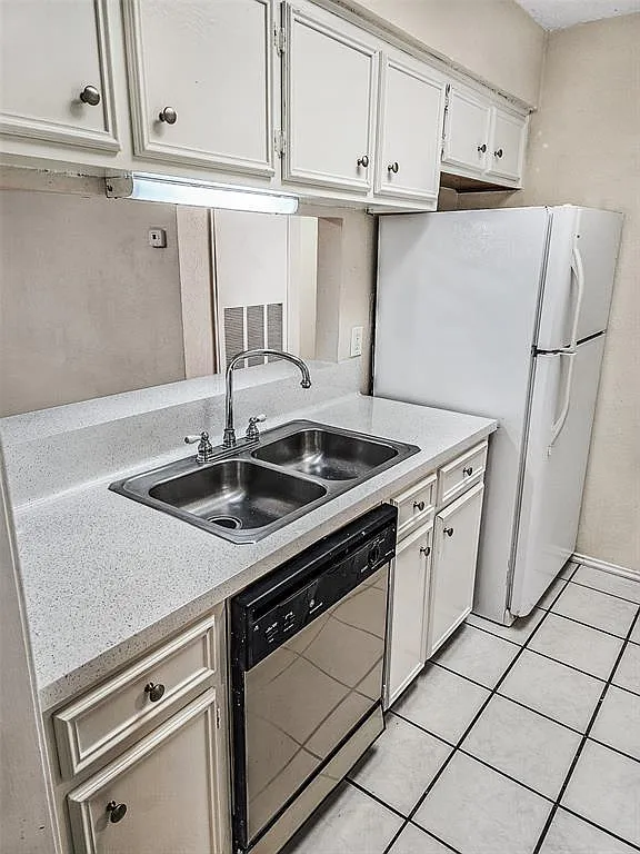 2 bed, 2.0 bath, 729 sqft, $1,295 — Photo 1