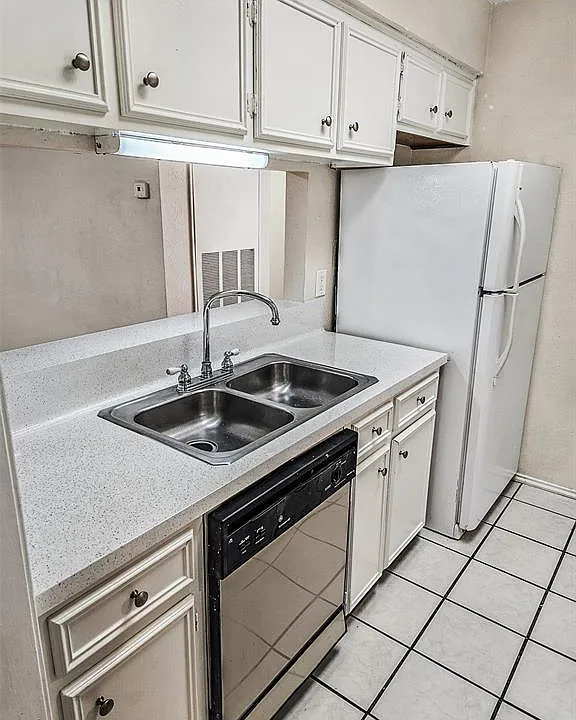 2706 Salado St #303