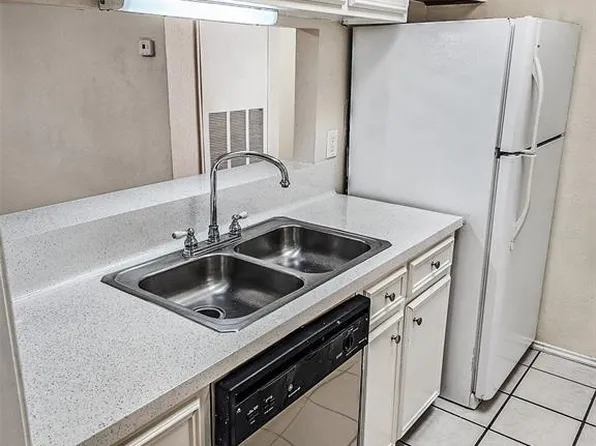 2706 Salado St APT 303, Austin, TX 78705