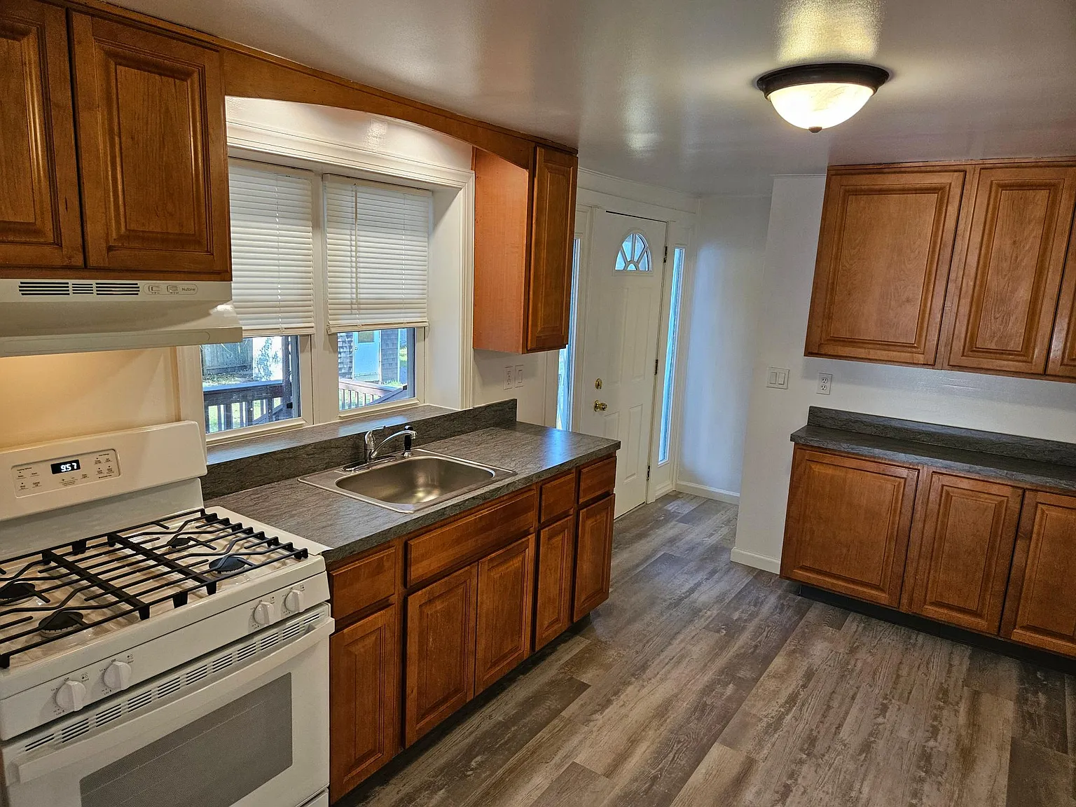 4 bed, 1608 sqft, $3,250 — Photo 4