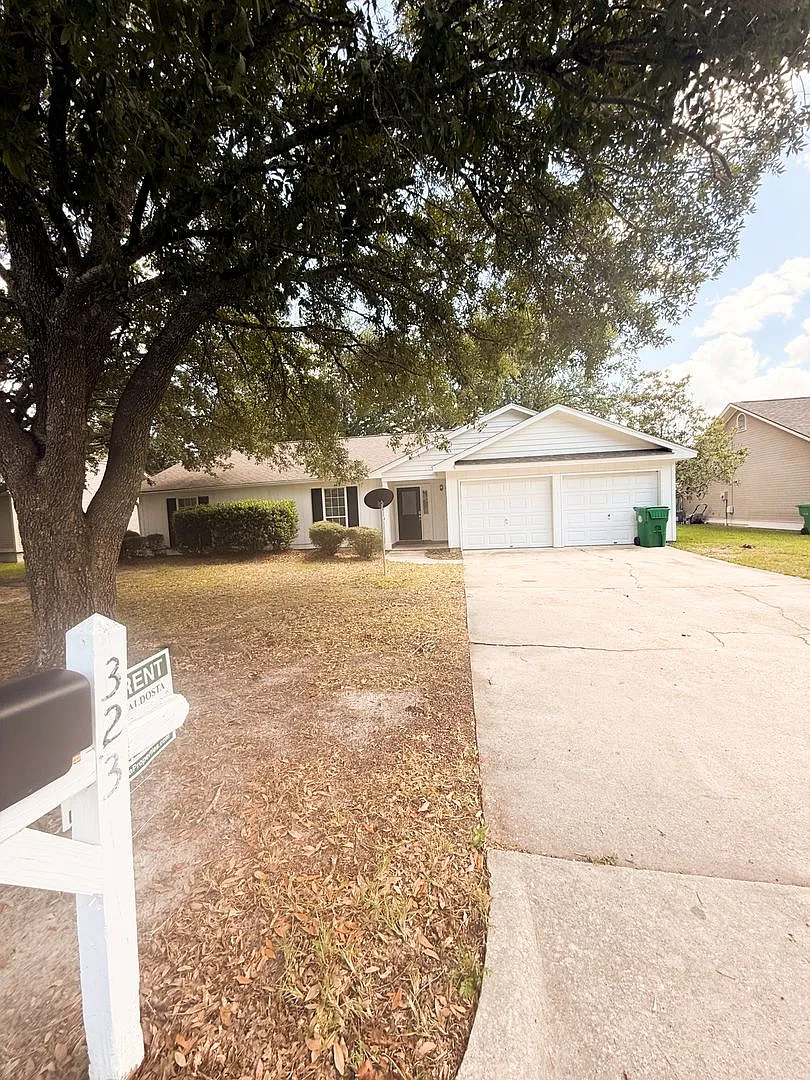 323 Jennifer Circle, Valdosta, 3BR/2BA — Photo 1