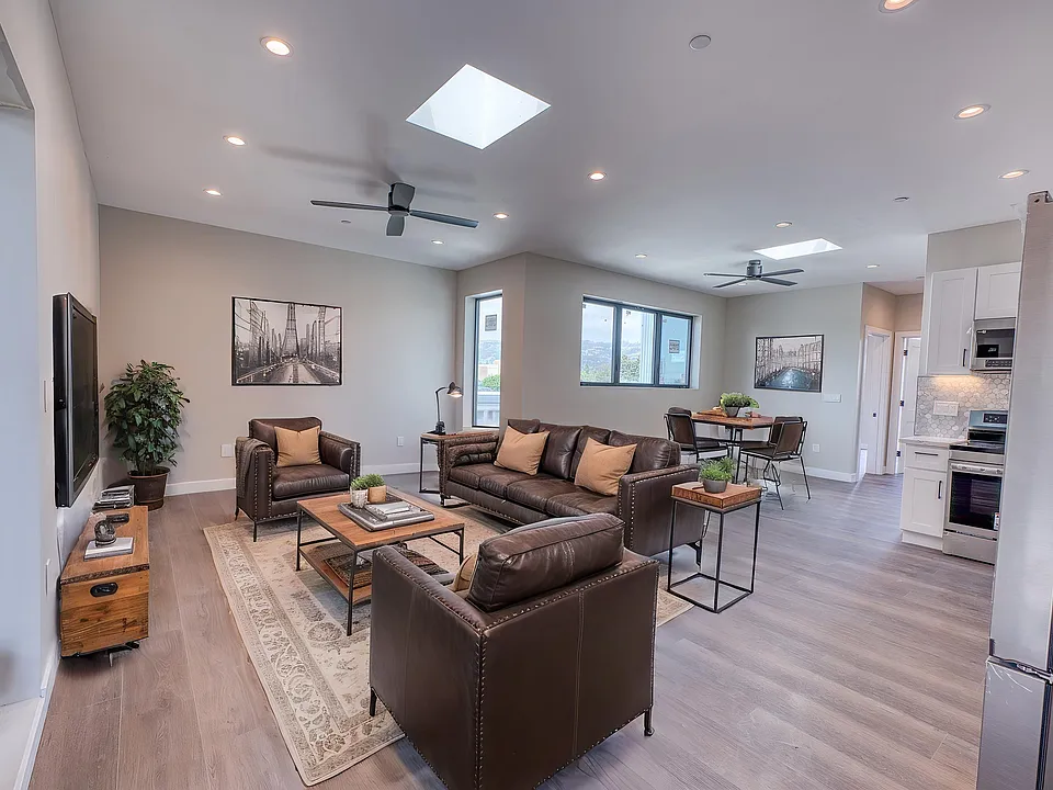 4202 Telegraph Ave #303
