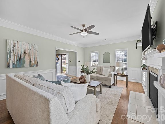 3rd image of 17115 Graves Ct
