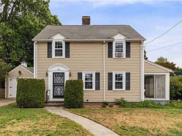 10 Pelham Pkwy, North Providence, RI 02911