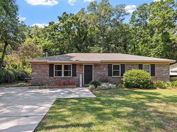 2nd image of 3627 Wood Hill Dr