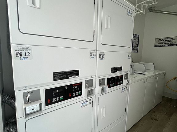 5th image of 420 W Windsor Rd APT 8