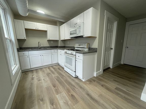 3rd image of 724 6th Ave Unit 2