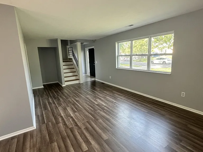 144 Silverwood Cir — Photo 3