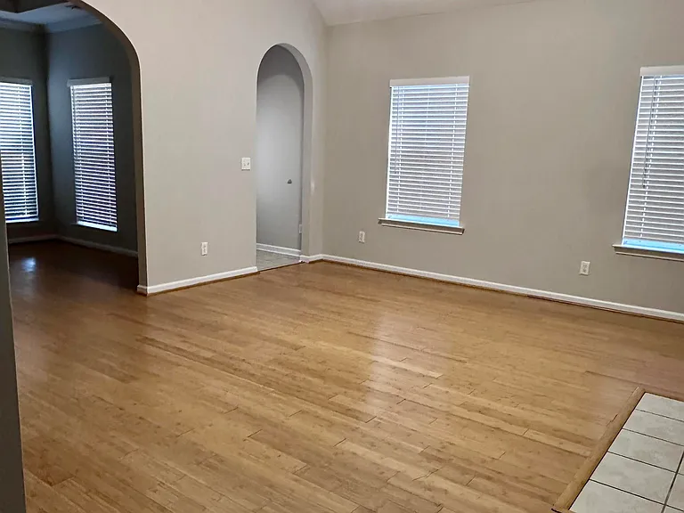 5272 Promenade Dr — Photo 3